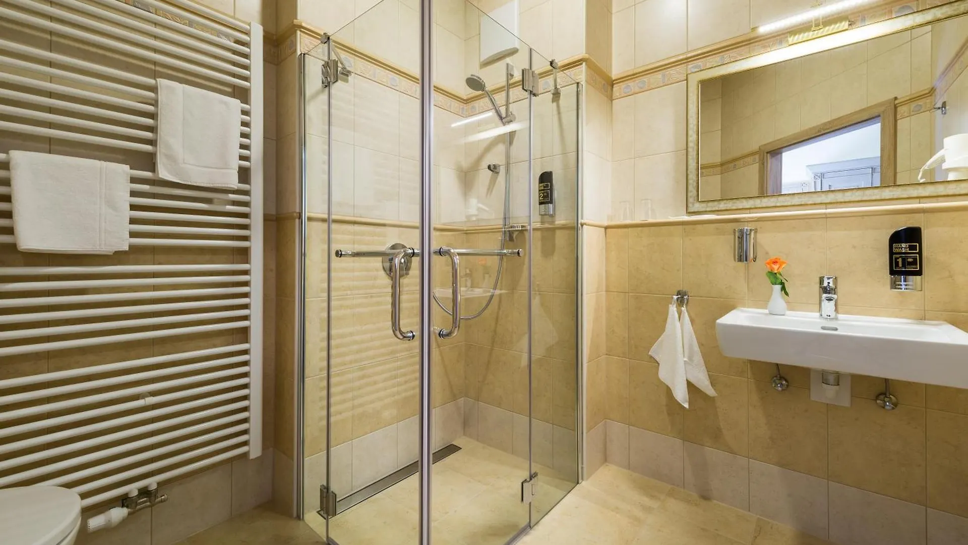 Hotel Rebstock Baden-Baden 4*,