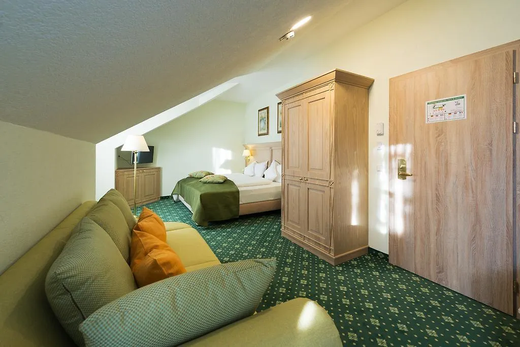 Hotel Rebstock Baden-Baden 4*,
