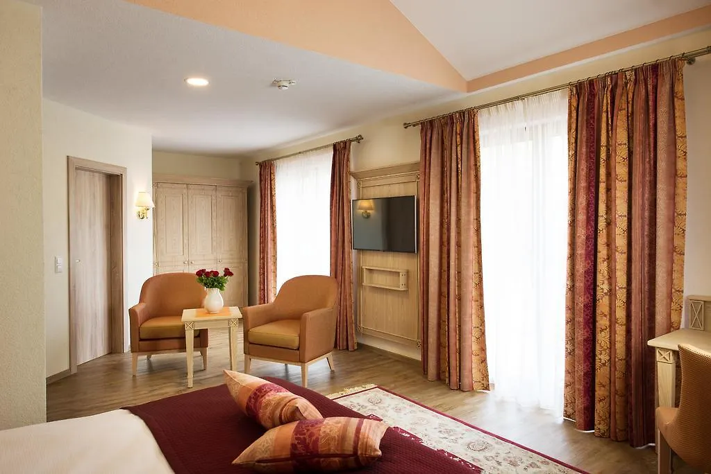Hotel Rebstock Baden-Baden 4*,